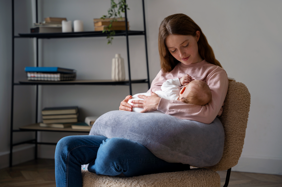 Illustration supporting breastfeeding mothers with nutrition guidance